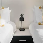Stylish Home, Sleeps 6, Free Parking, Smart Tv, Free Wi-fi, Perfect For Groups רדקאר
