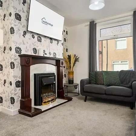Apartamento Stylish Home, Sleeps 6, Free Parking, Smart Tv, Free Wi-fi, Perfect For Groups *