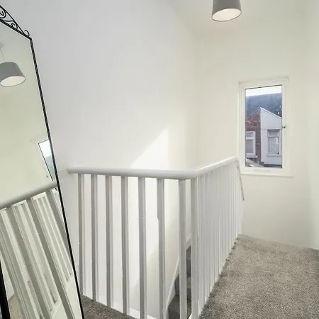 Apartamento Stylish Home, Sleeps 6, Free Parking, Smart Tv, Free Wi-fi, Perfect For Groups