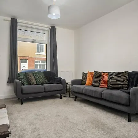 דירה Stylish Home, Sleeps 6, Free Parking, Smart Tv, Free Wi-fi, Perfect For Groups רדקאר