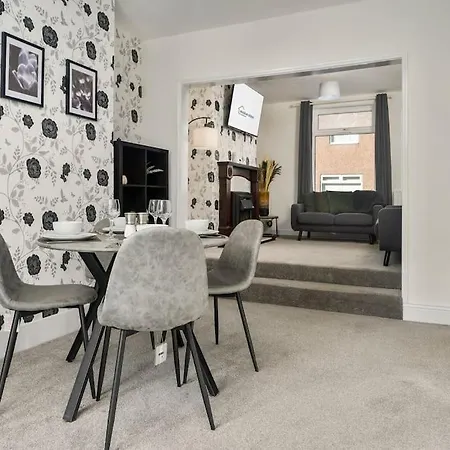 Stylish Home, Sleeps 6, Free Parking, Smart Tv, Free Wi-fi, Perfect For Groups * Redcar