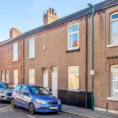 Stylish Home, Sleeps 6, Free Parking, Smart Tv, Free Wi-fi, Perfect For Groups *