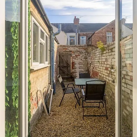 Stylish Home, Sleeps 6, Free Parking, Smart Tv, Free Wi-fi, Perfect For Groups Appartamento