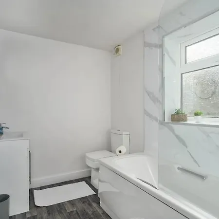 Stylish Home, Sleeps 6, Free Parking, Smart Tv, Free Wi-fi, Perfect For Groups * Redcar