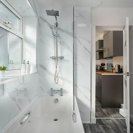 Stylish Home, Sleeps 6, Free Parking, Smart Tv, Free Wi-fi, Perfect For Groups Appartamento Redcar