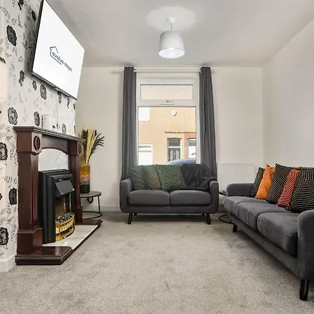 Stylish Home, Sleeps 6, Free Parking, Smart Tv, Free Wi-fi, Perfect For Groups Апартаменты