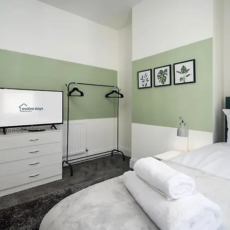 Апартаменты Stylish Home, Sleeps 6, Free Parking, Smart Tv, Free Wi-fi, Perfect For Groups *